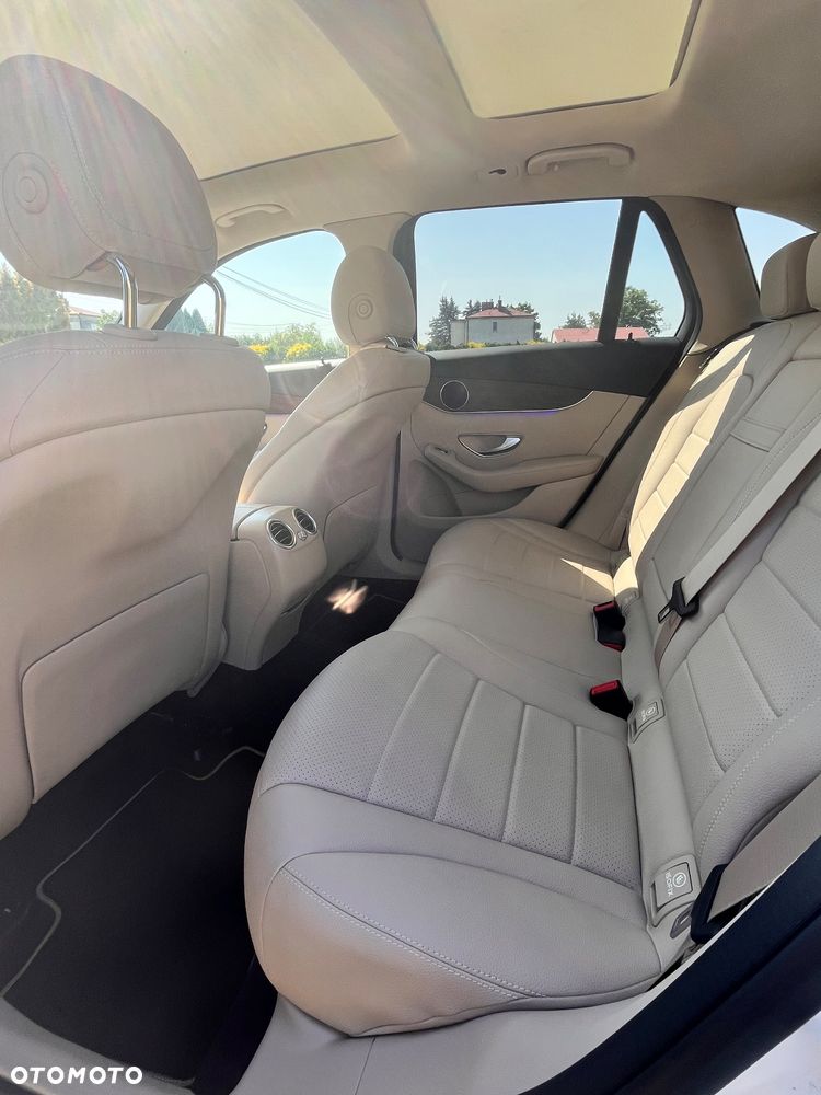 Mercedes-Benz GLC 300 4Matic 9G-TRONIC Exclusive - 26