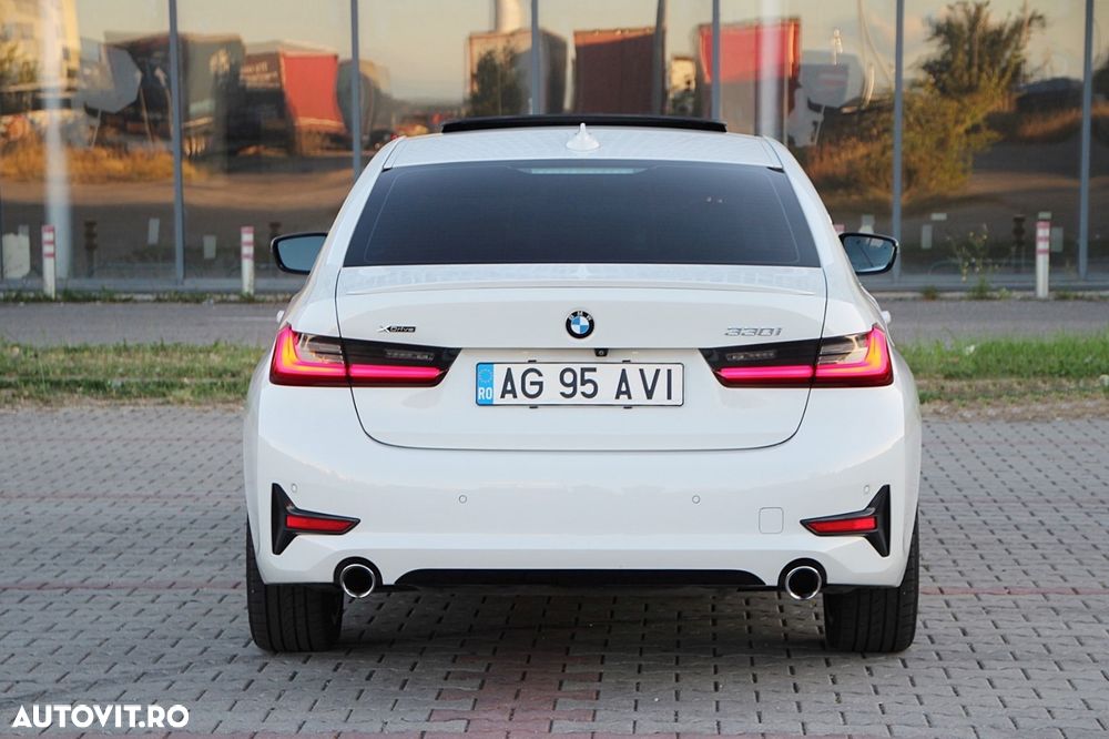 BMW Seria 3 330i xDrive AT M Sport - 3
