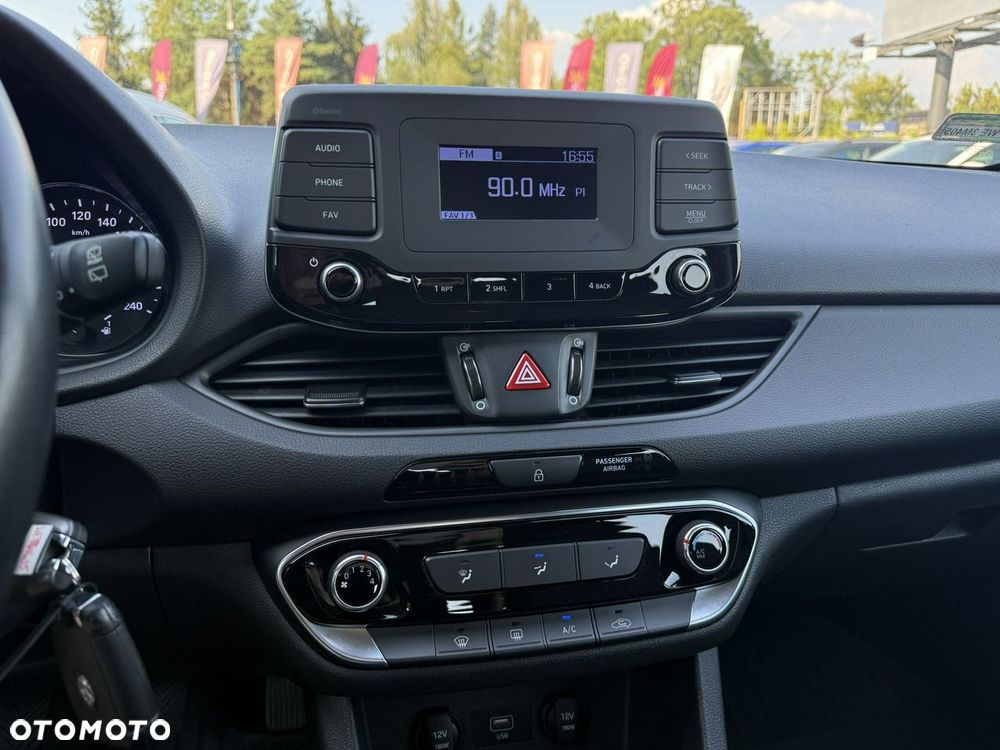 Hyundai i30 1.5 DPI Classic + - 22