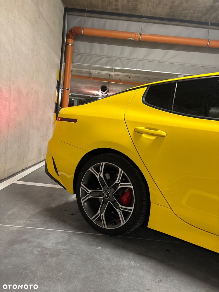 Kia Stinger - 12