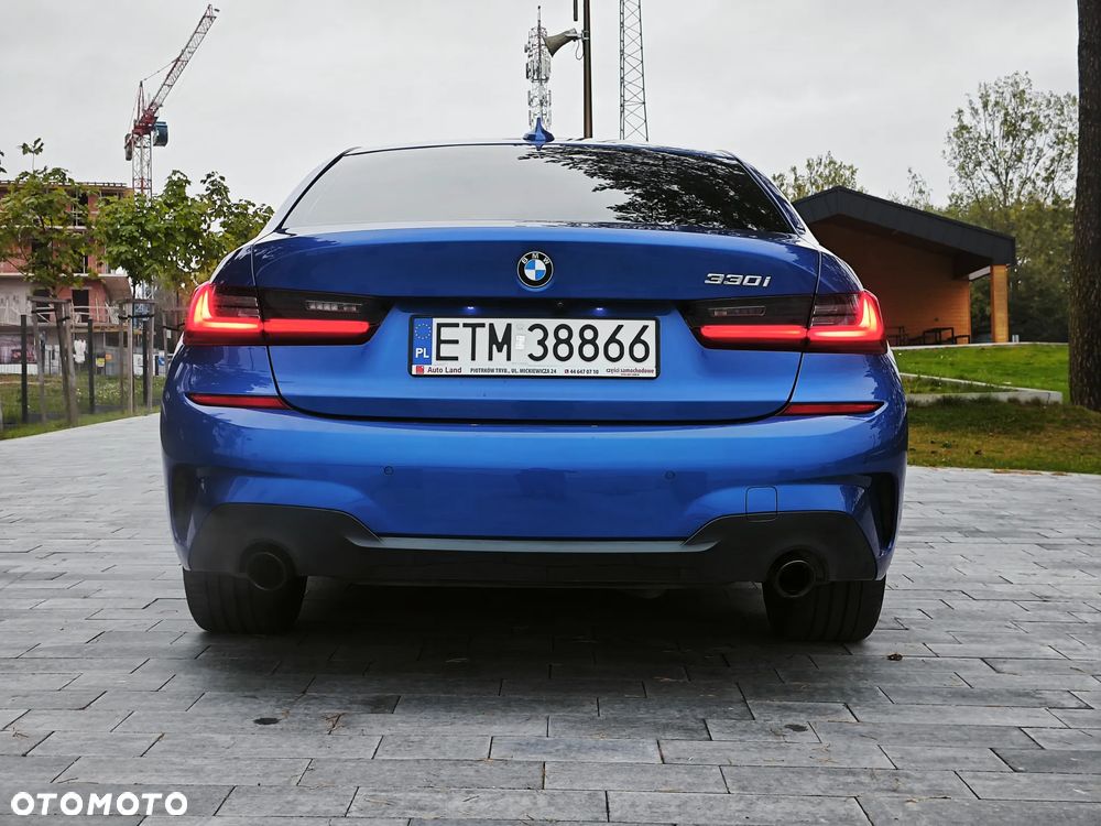 BMW Seria 3 330i M Sport - 8