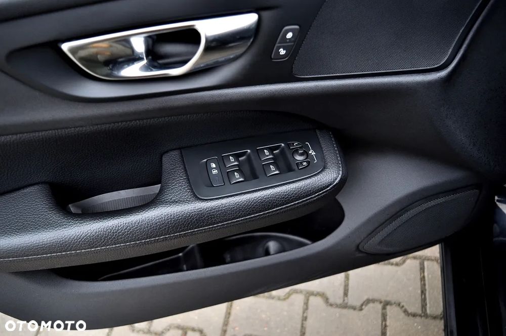 Volvo V60 D3 Momentum Pro - 16