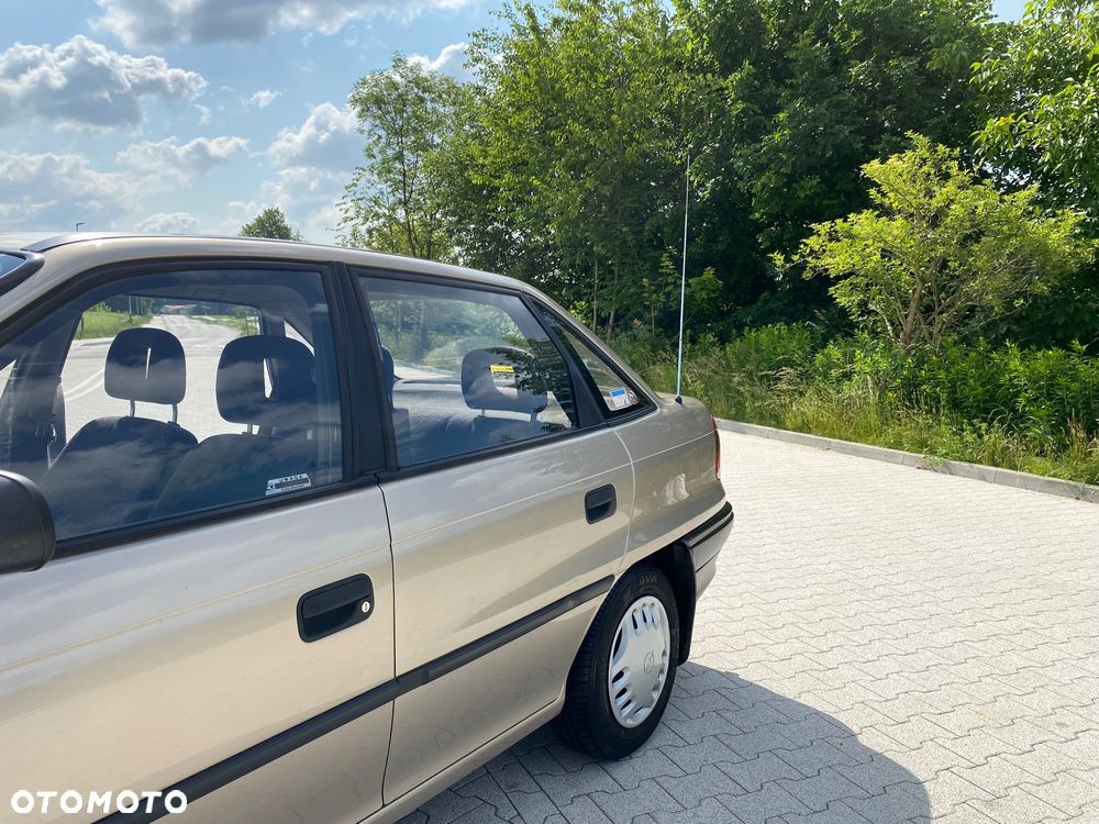 Opel Astra 1.4 GL - 36