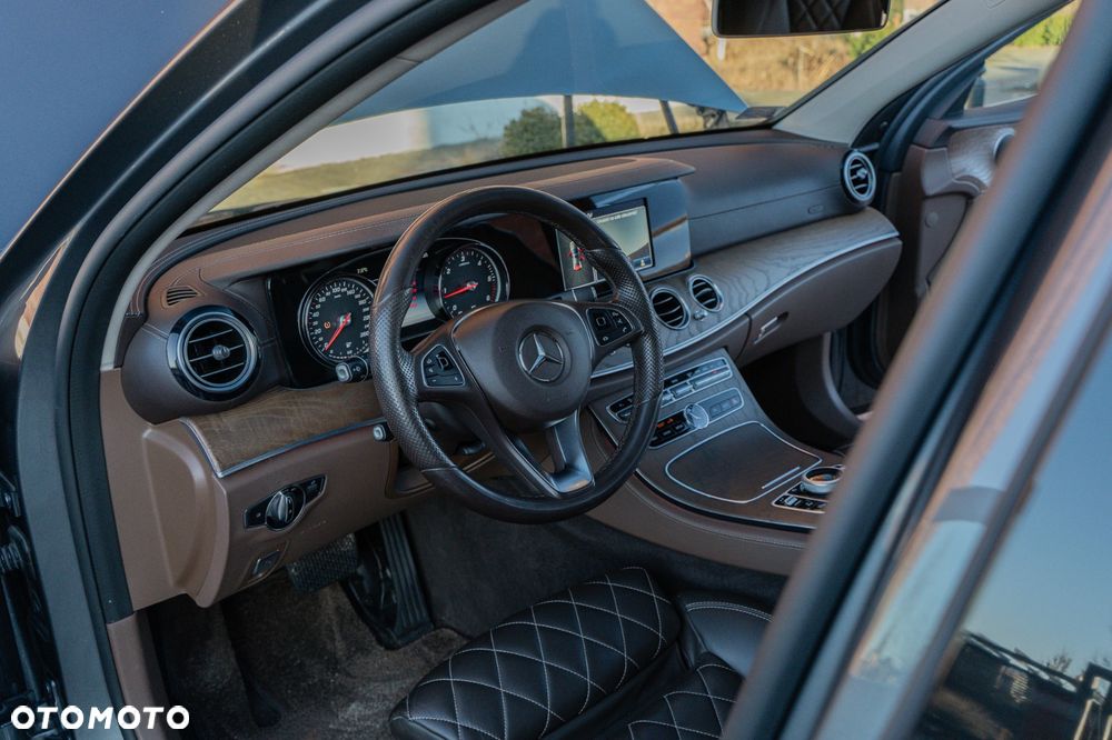 Mercedes-Benz Klasa E 220 d 4-Matic Business Edition 9G-TRONIC - 17
