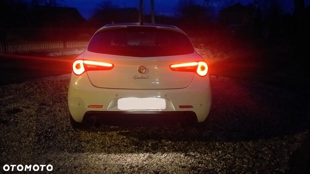 Alfa Romeo Giulietta 2.0 JTDM 16V - 10