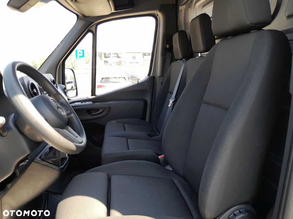 Mercedes-Benz Sprinter - 10