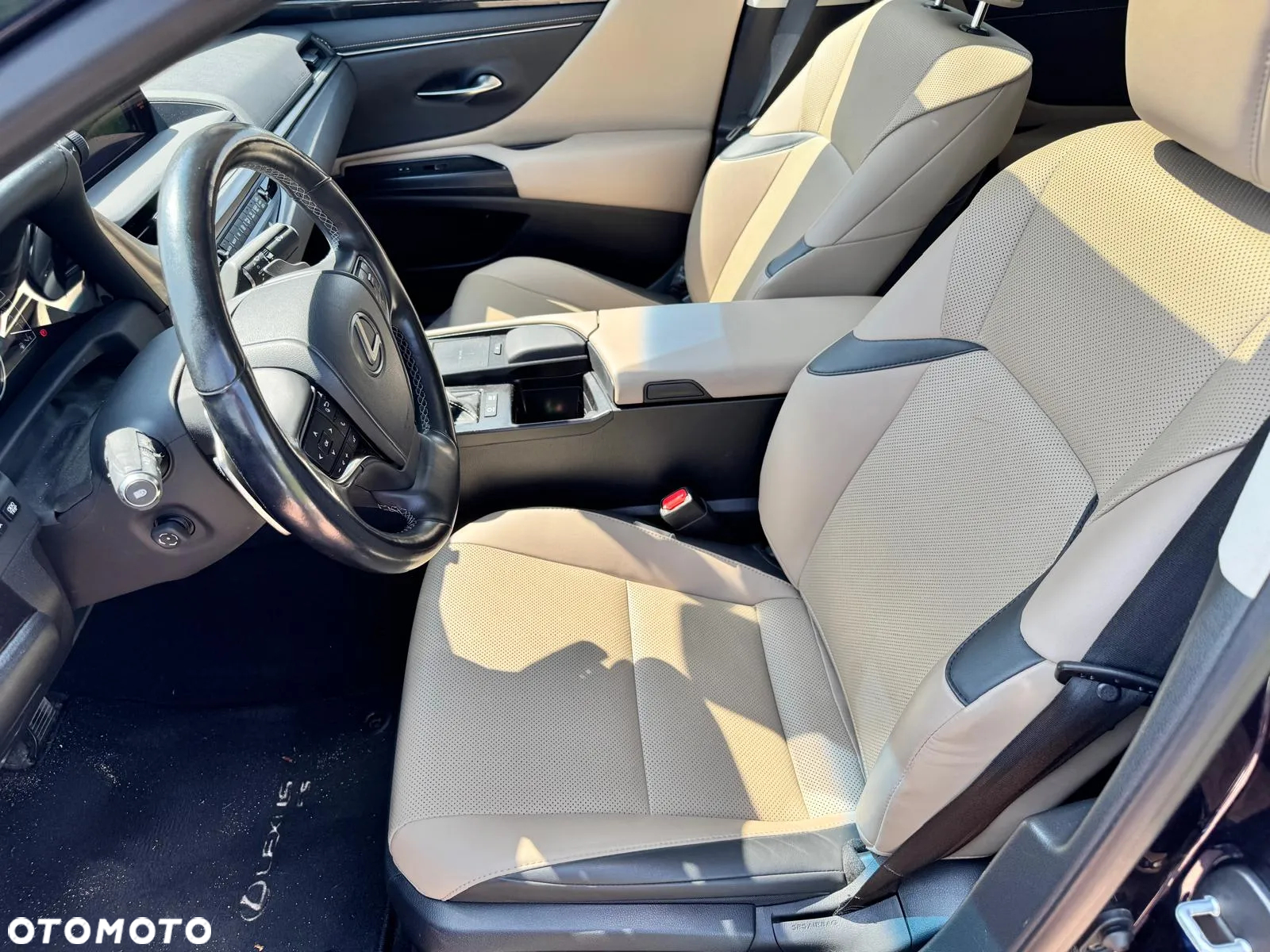 Lexus ES 300h Business Edition + - 9