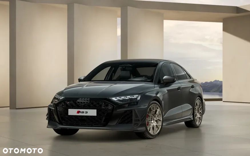 Audi RS3 Limousine - 1
