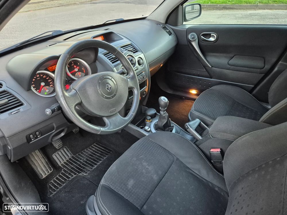 Renault Mégane 1.5 dCi Dynamique - 4