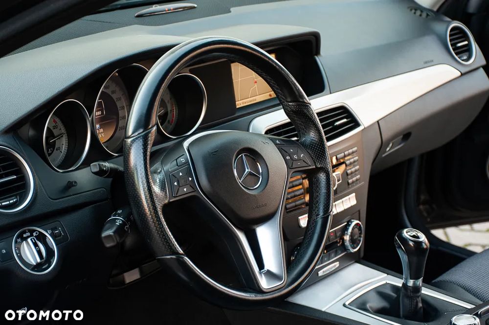 Mercedes-Benz Klasa C 180 T BlueEFFICIENCY Avantgarde - 23