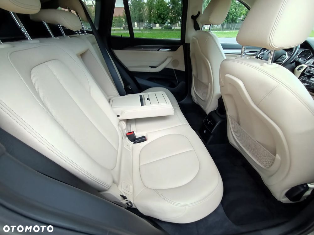 BMW X1 sDrive18d xLine - 24