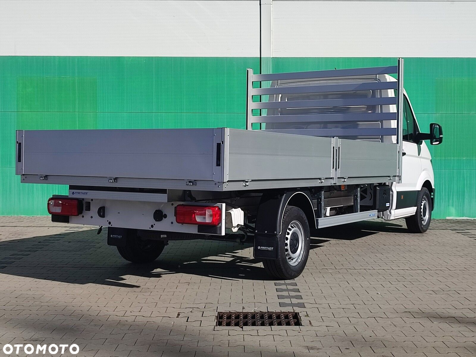 Volkswagen Crafter Crafter 35 Podwozie z pojedynczą kabiną silnik: 2,0 l EU6 SCR 177 KM / skrzynia biegów: Przedni napęd manualna 6-biegowa rozstaw osi: 4490 mm - 5