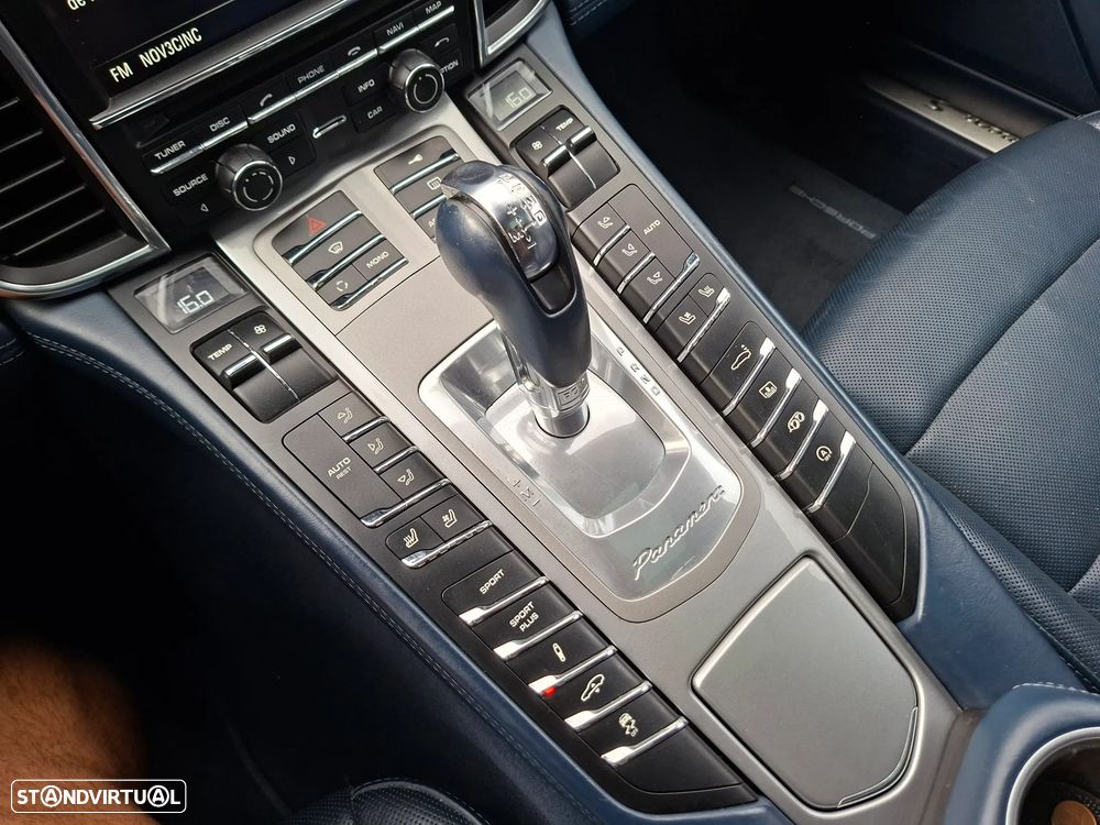Porsche Panamera 4S PDK - 32