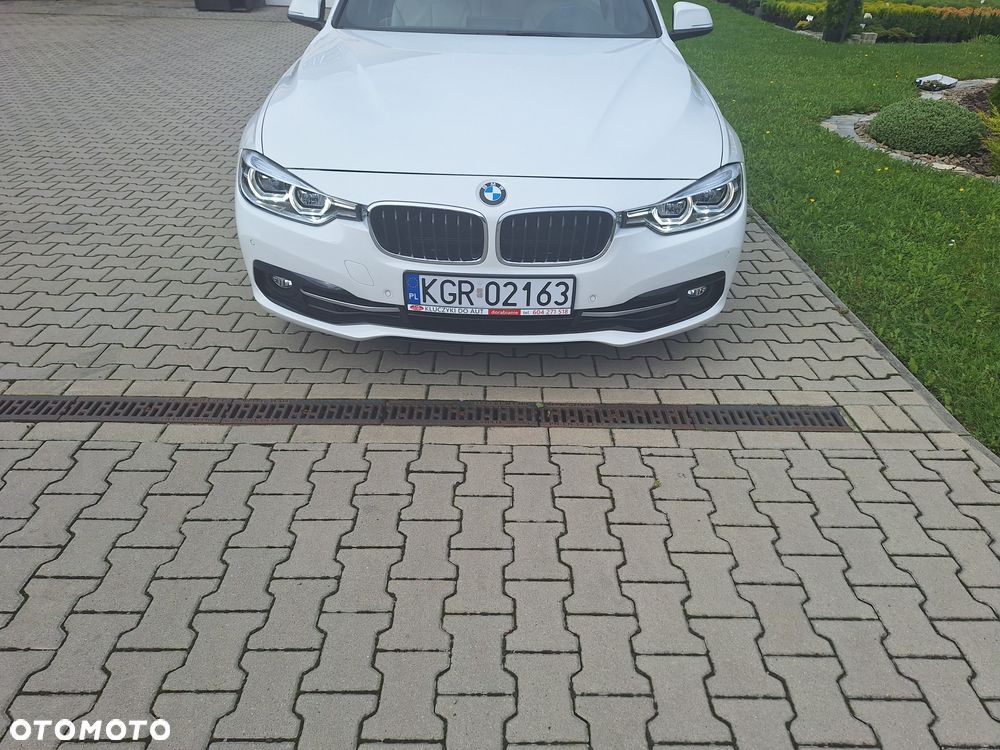 BMW Seria 3 330i xDrive Sport Line Sport - 3
