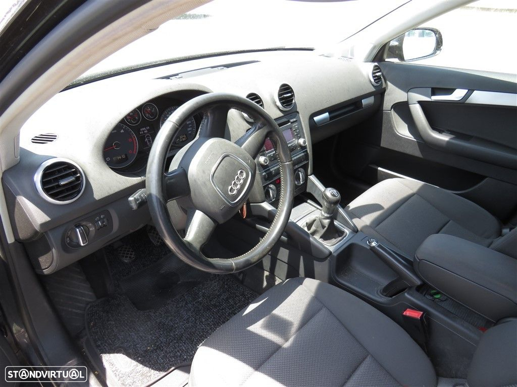 Audi A3 Sportback 1.6 TDI Attraction - 4