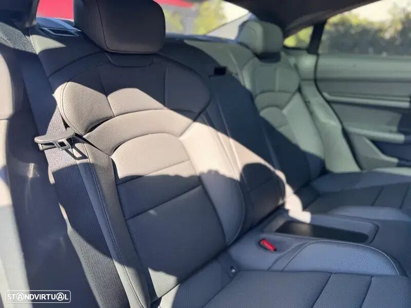 Porsche Taycan Turbo - 22
