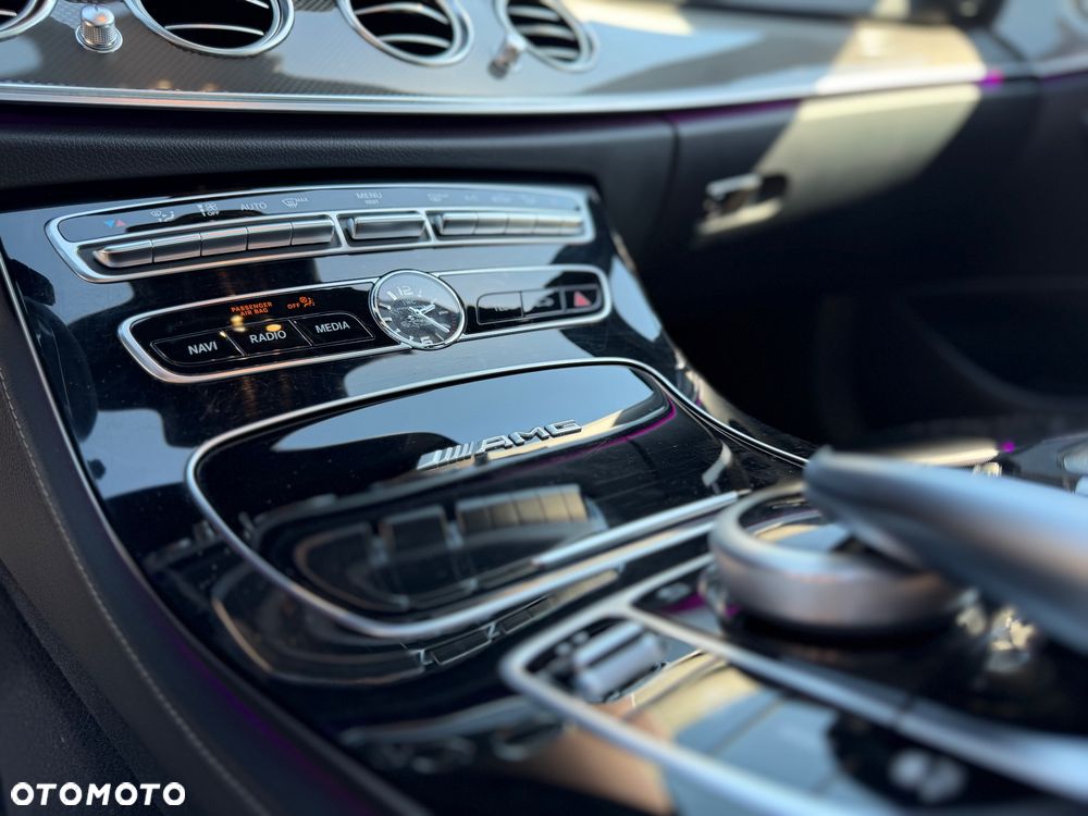 Mercedes-Benz Klasa E AMG 63 S 4Matic+ AMG Speedshift MCT-9G - 17
