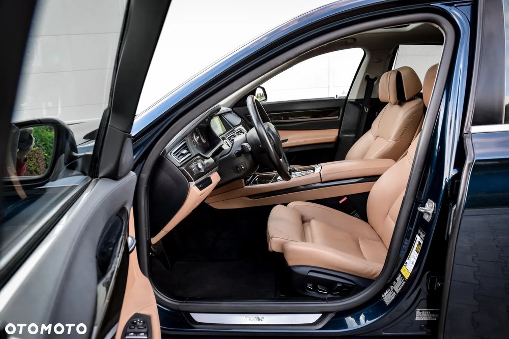 BMW Seria 7 740i L - 21