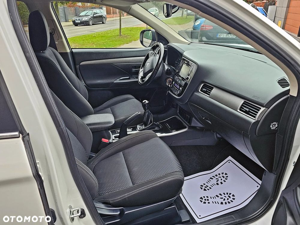 Mitsubishi Outlander 2.0 2WD Invite - 19