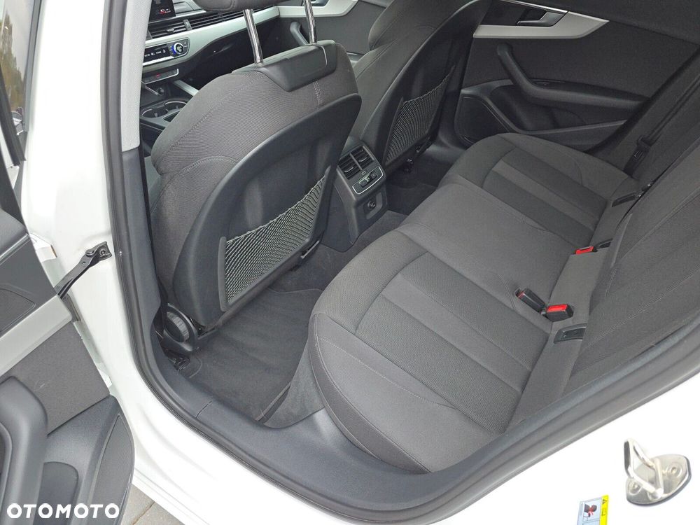 Audi A4 Limousine - 11