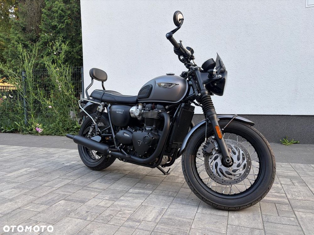 Triumph Bonneville - 12