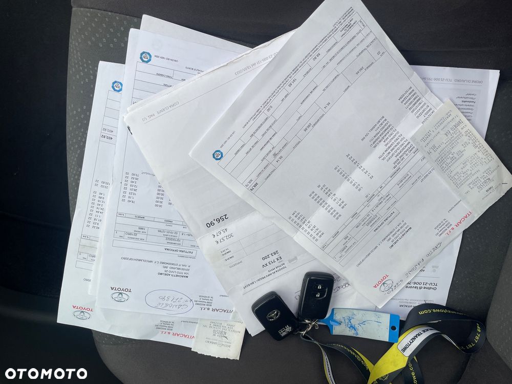 Toyota Prius+ (Hybrid) - 16