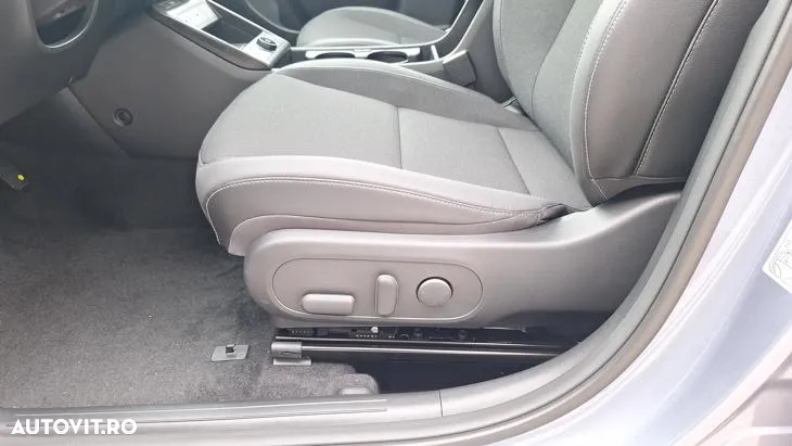 Hyundai KONA - 12