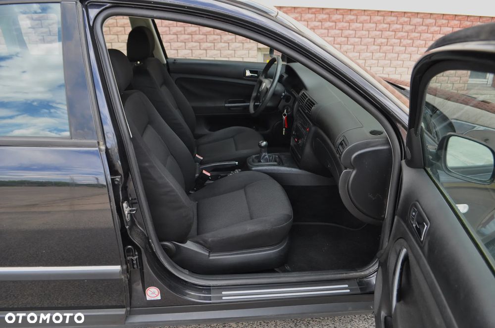 Volkswagen Passat 1.6 Comfortline - 22
