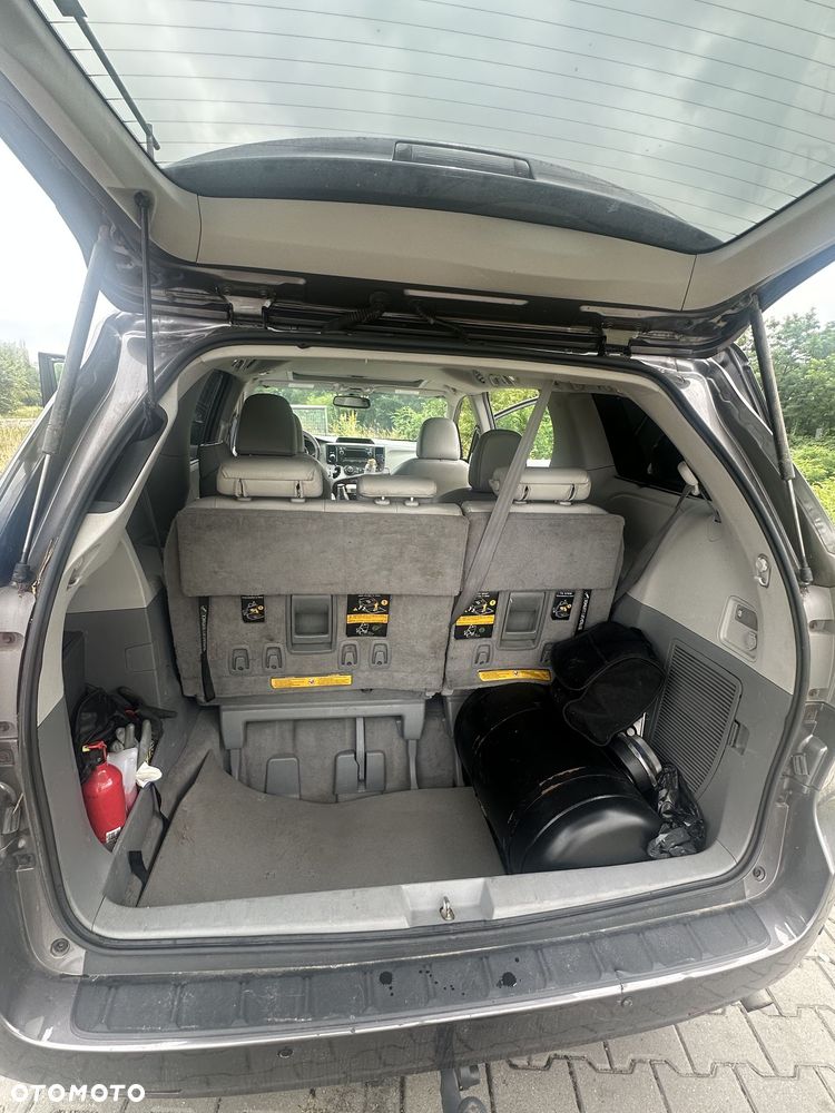 Toyota Sienna 3.5 XLE AWD - 5
