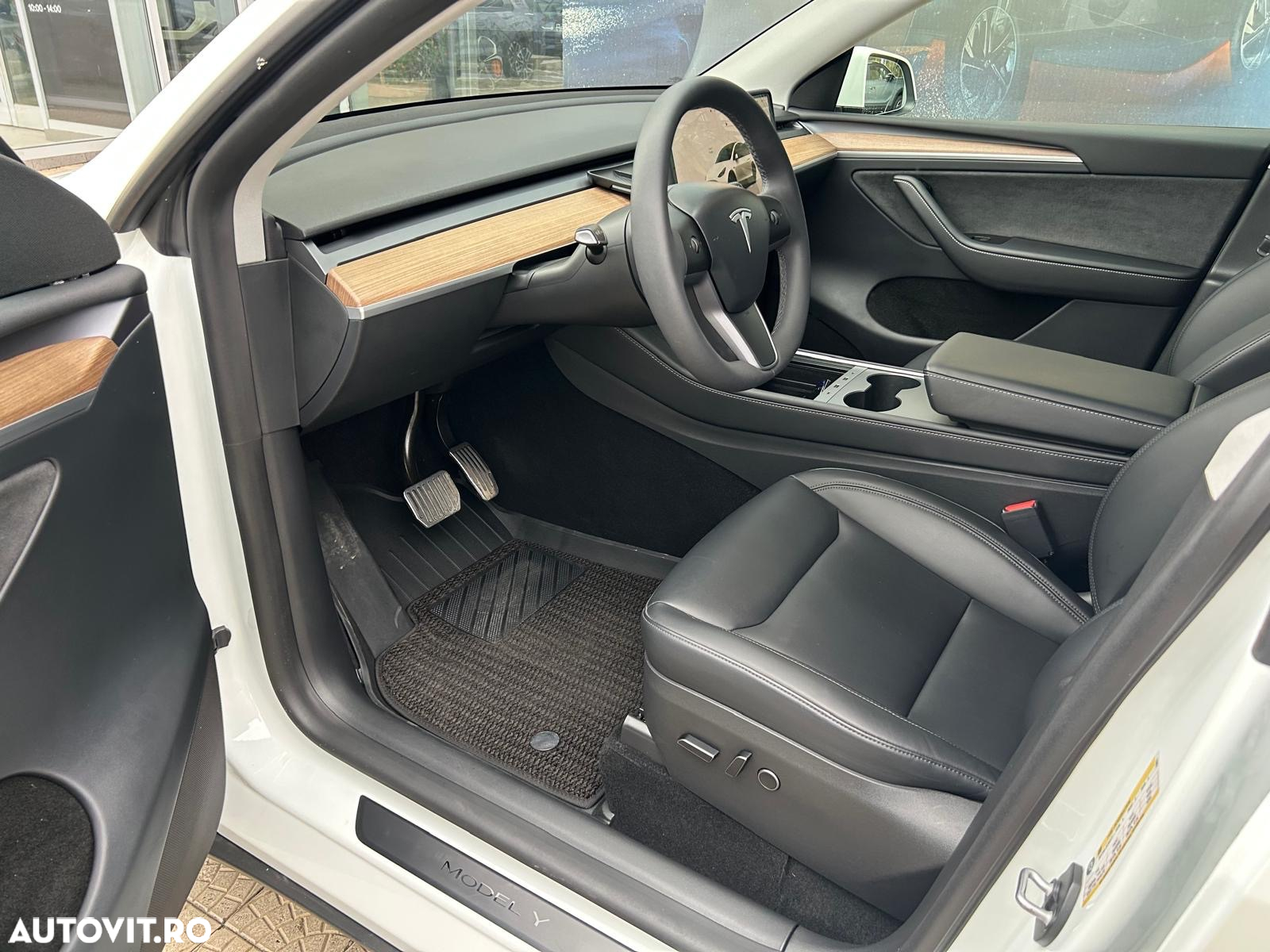 Tesla Model Y AWD Long Range - 9
