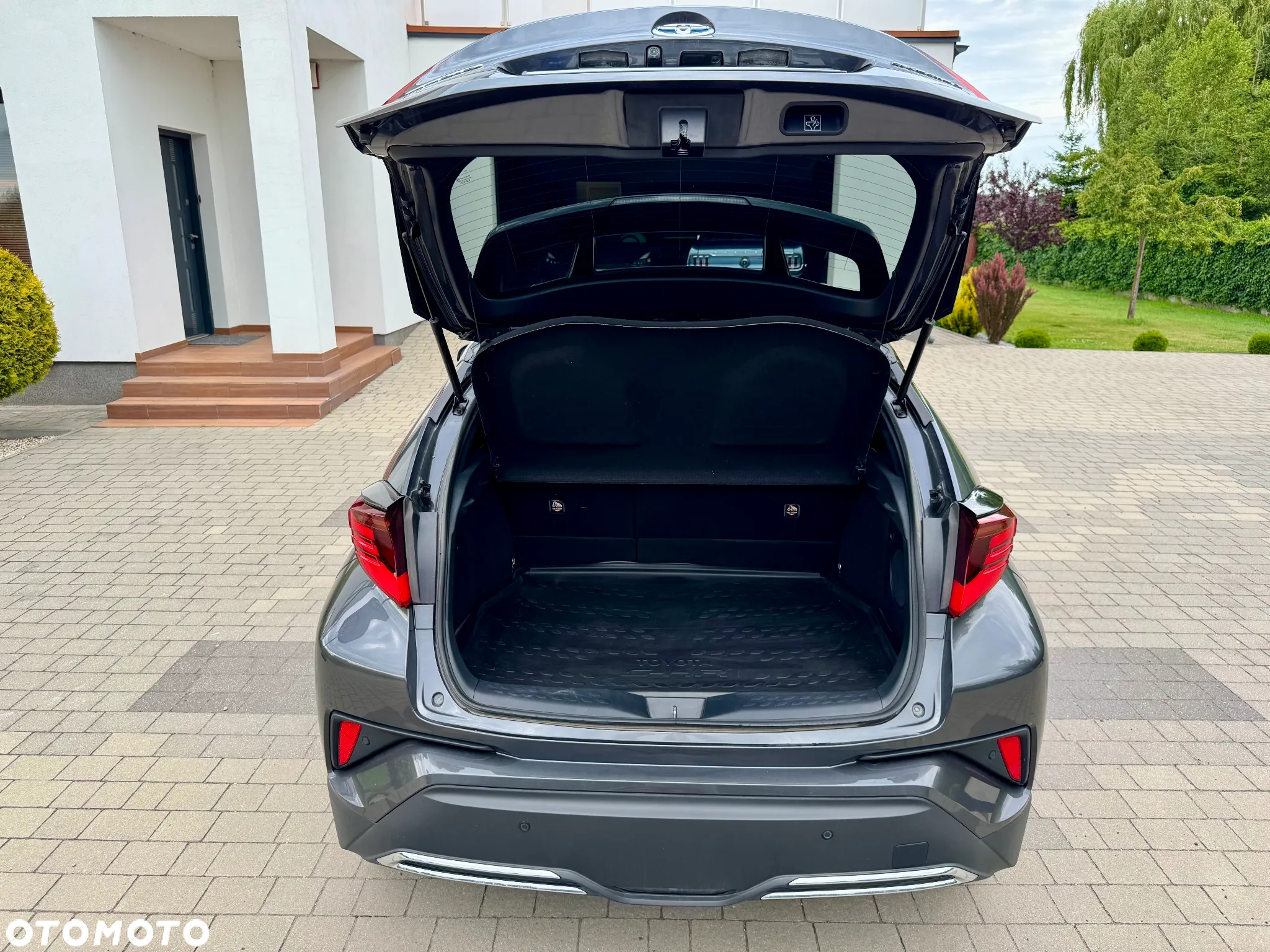 Toyota C-HR 2.0 Hybrid Black Edition - 24