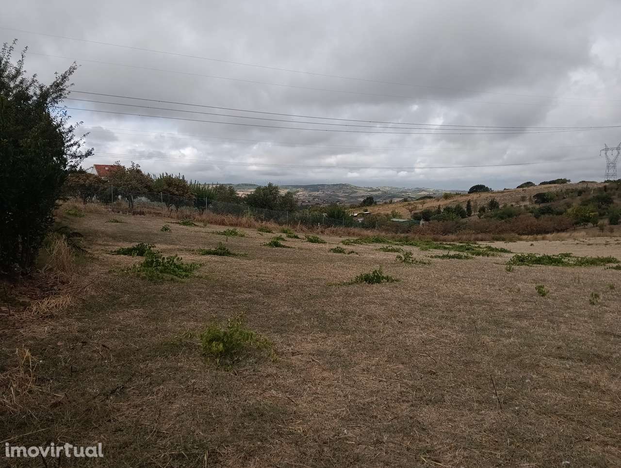 Terreno rústico com acessos asfaltados e boas dimensões - Grande imagem: 4/4