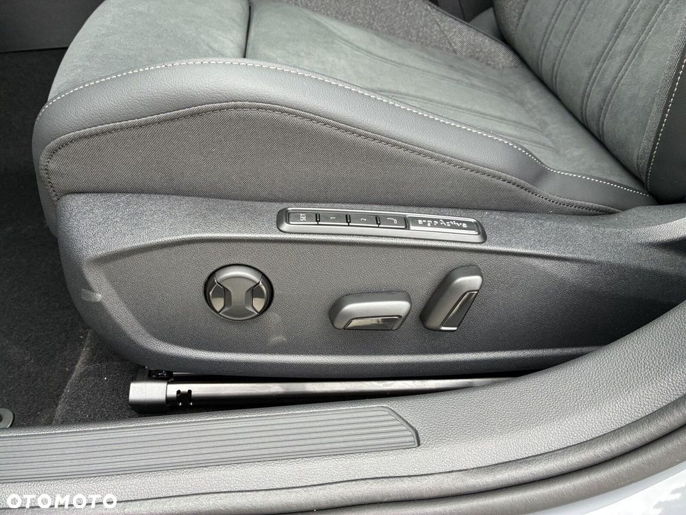 Volkswagen Golf Variant 2.0 TDI Style DSG - 26