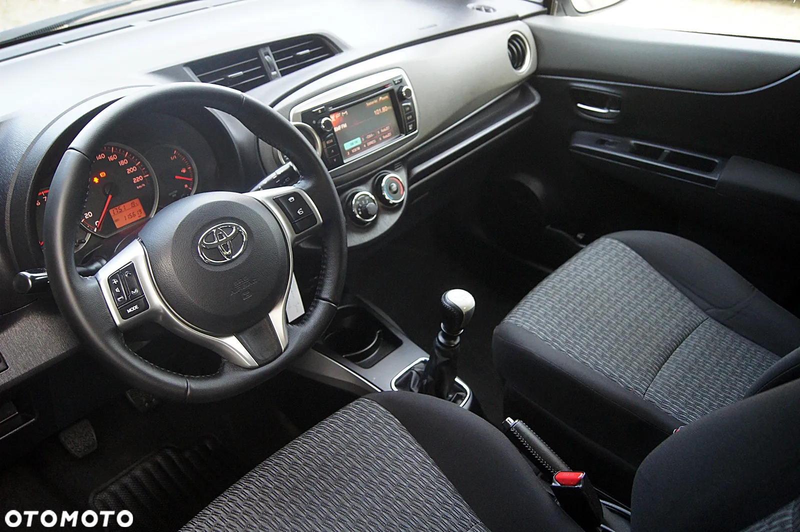 Toyota Yaris 1.33 VVT-i Style - 23