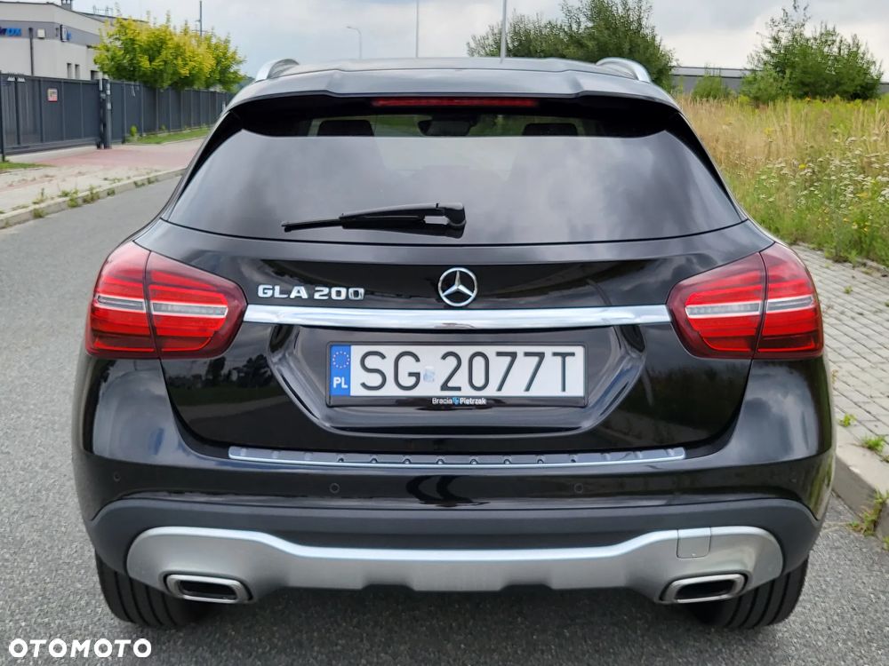 Mercedes-Benz GLA 200 7G-DCT Urban - 8