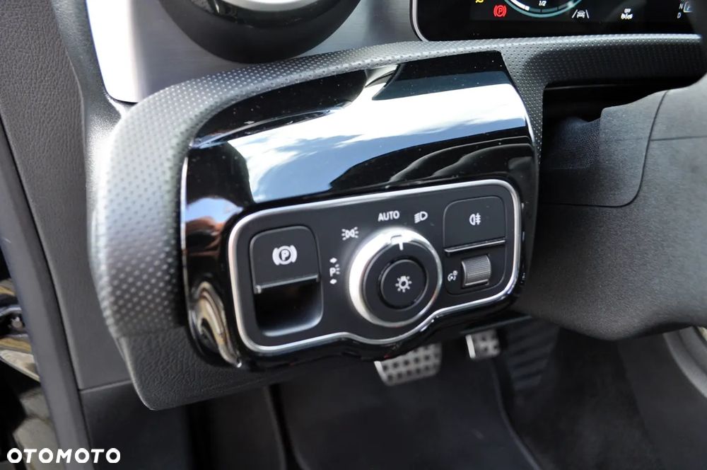 Mercedes-Benz CLA 200 AMG Line 7G-DCT - 23