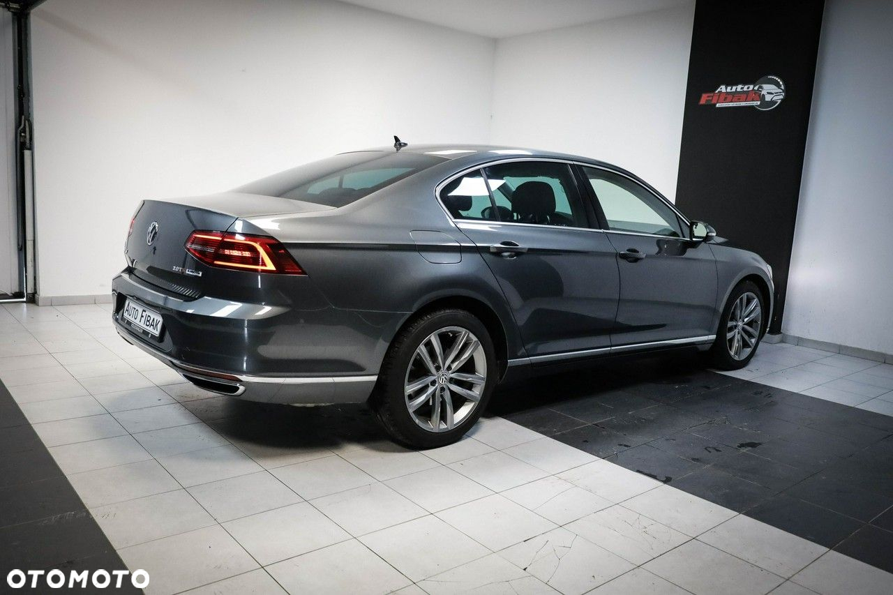 Volkswagen Passat - 11