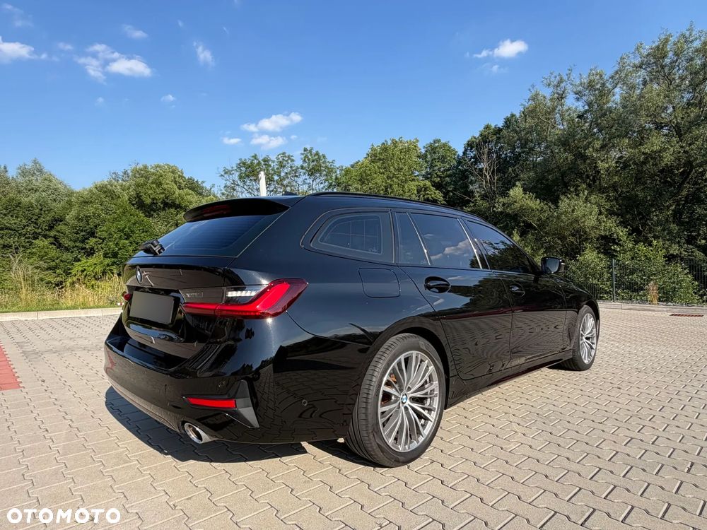 BMW Seria 3 320d xDrive mHEV - 10