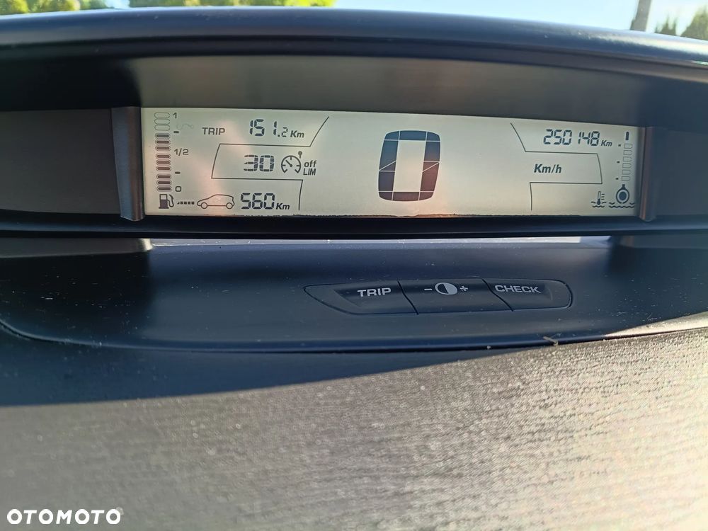 Citroën C4 1.6 16V Confort - 30