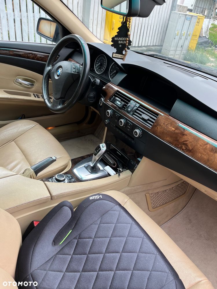 BMW Seria 5 525i xDrive - 4
