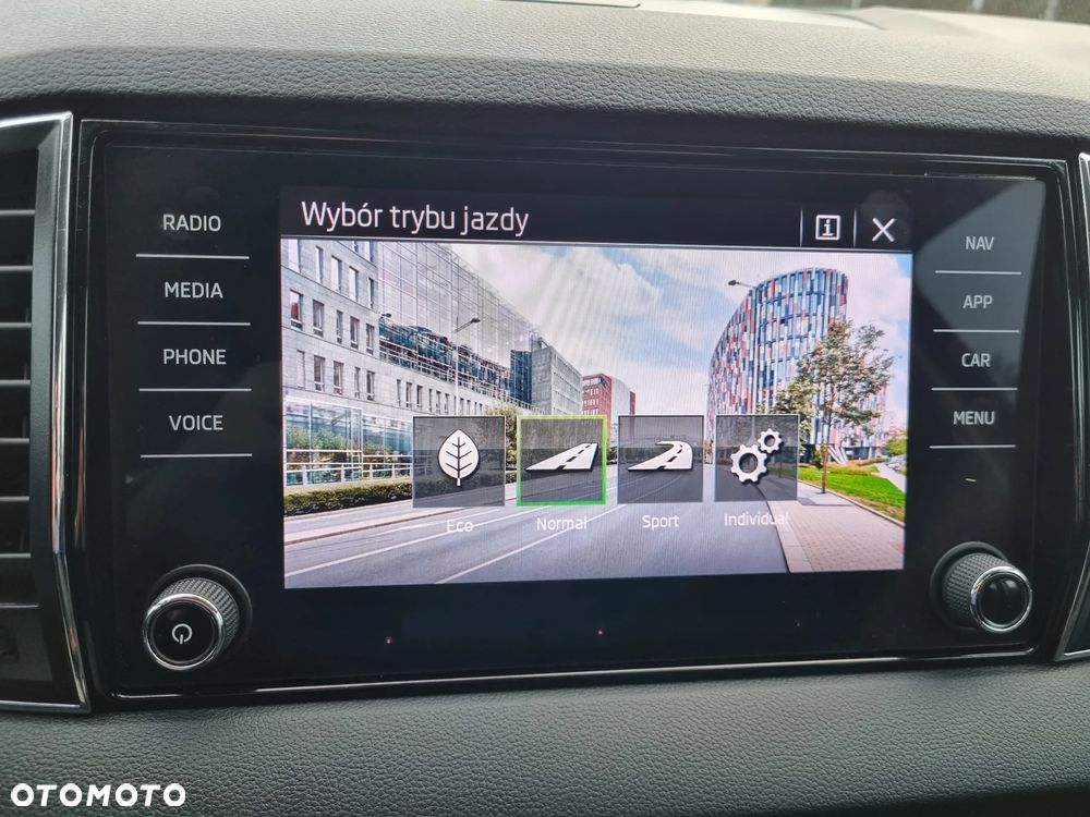 Skoda Karoq 1.5 TSI ACT 4x2 Style DSG - 24