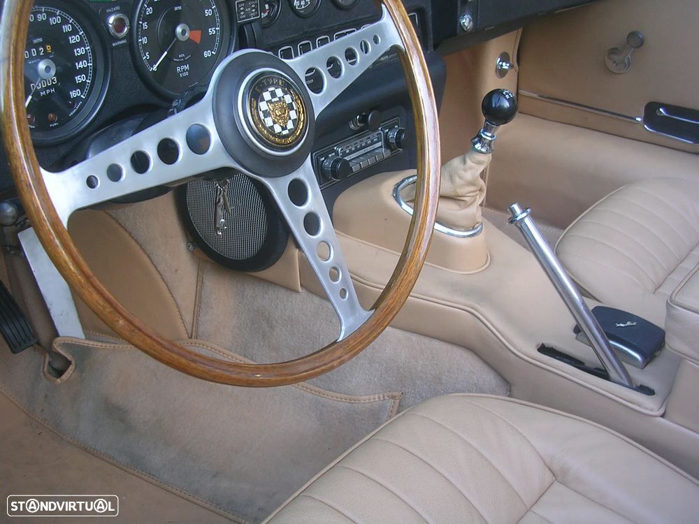 Jaguar E-Type - 12