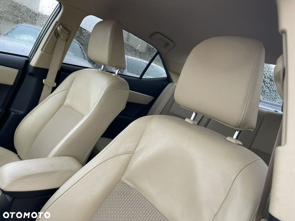 Toyota Corolla 1.6 Executive MS - 16