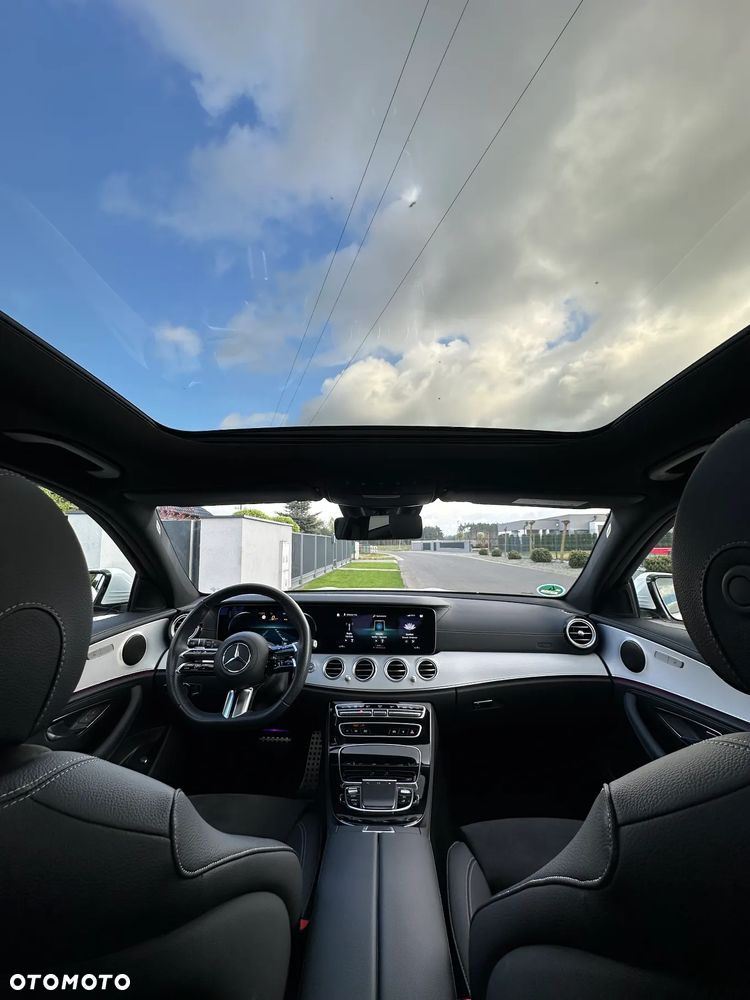 Mercedes-Benz Klasa E 300 d 4Matic T 9G-TRONIC AMG Line - 22