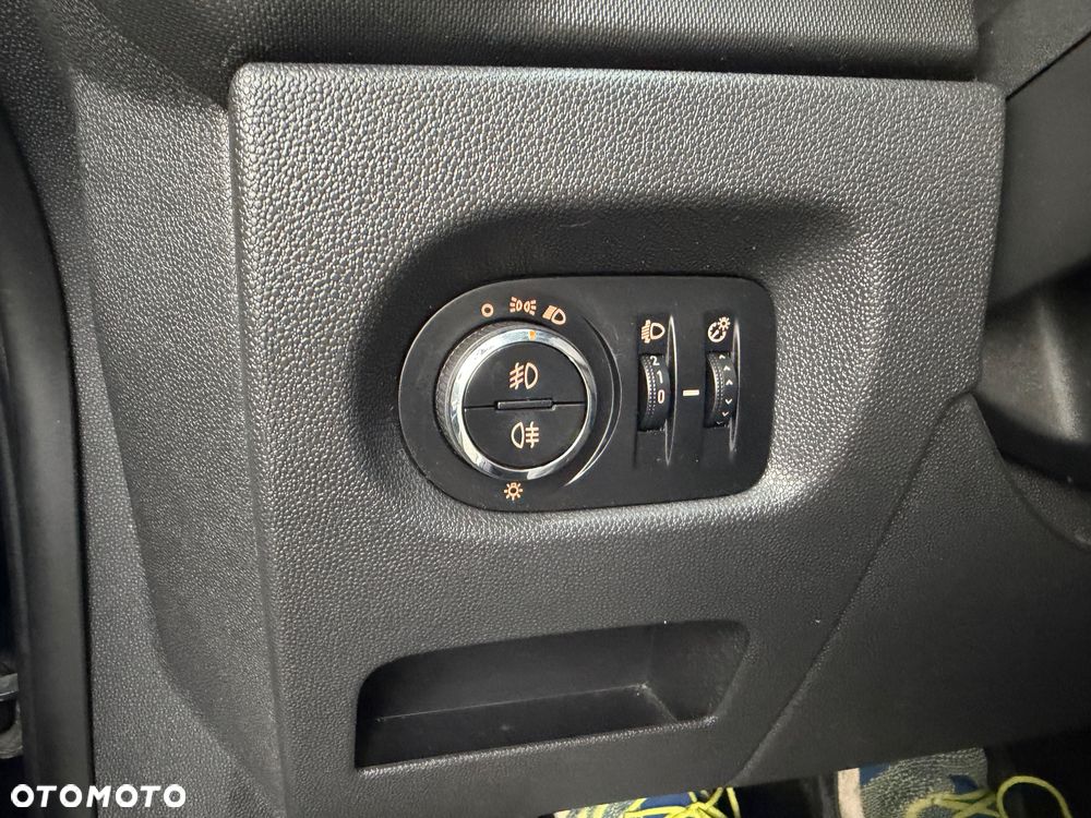 Opel Corsa 1.2 16V Cosmo - 20