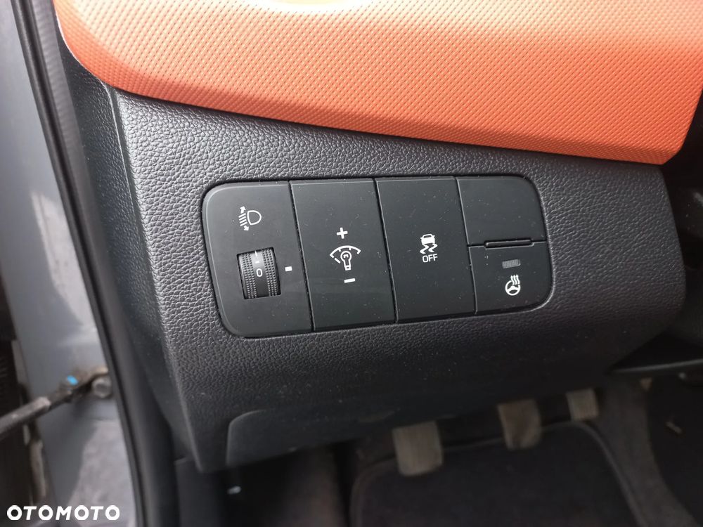 Hyundai i10 1.0 Fifa World Cup Edition - 20