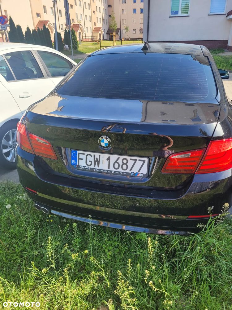 BMW Seria 5 525d xDrive - 13