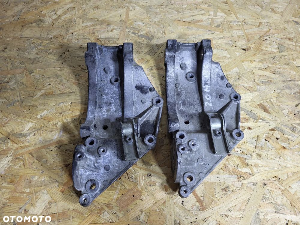 Łapa podstawa alternatora 2.0 Peugeot Citroen - 1