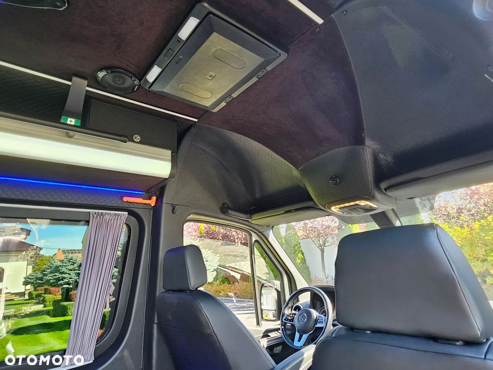 Mercedes-Benz Sprinter - 14