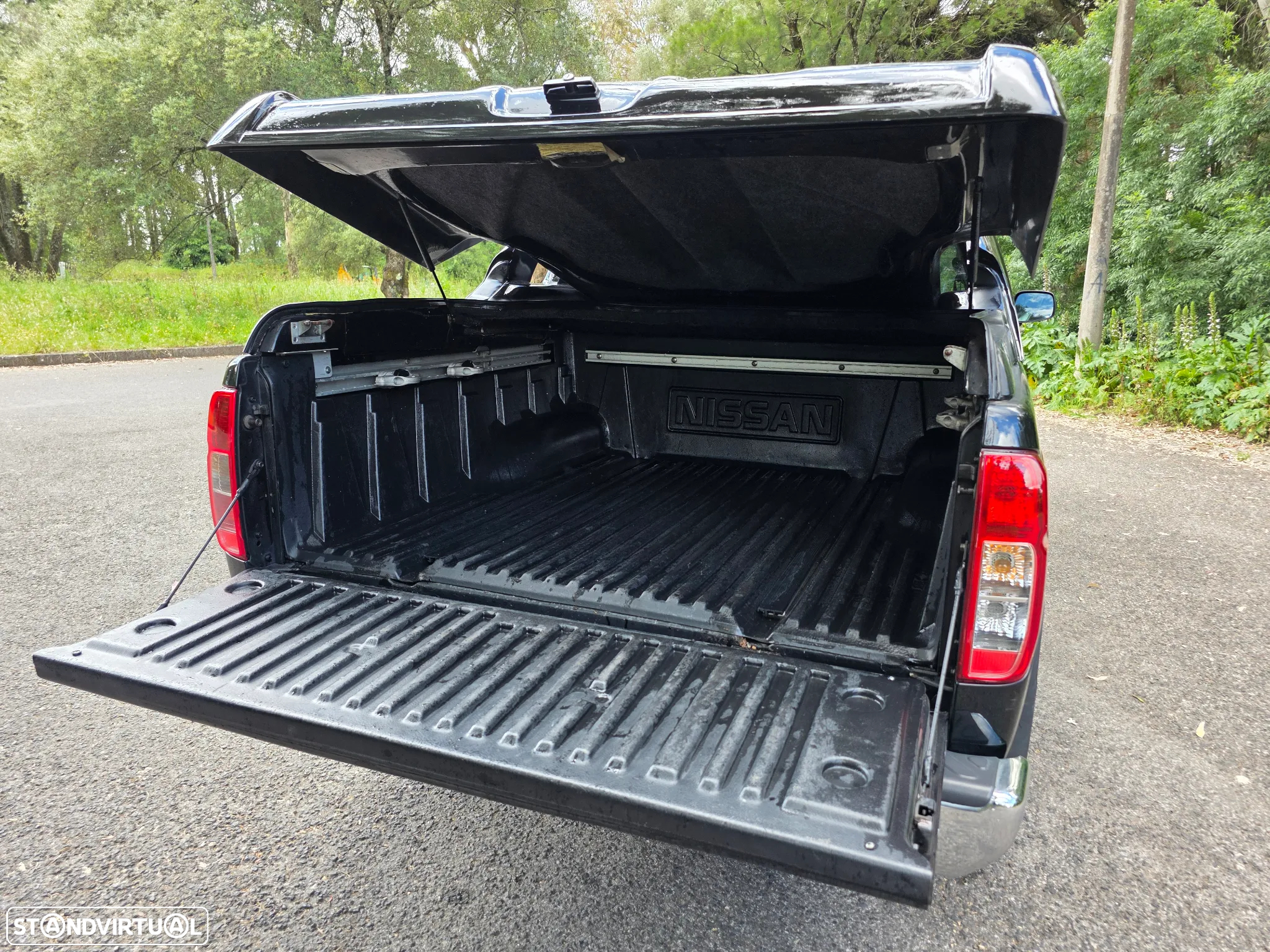 Nissan Navara 2.5 dCi CD LE Premium AT - 17